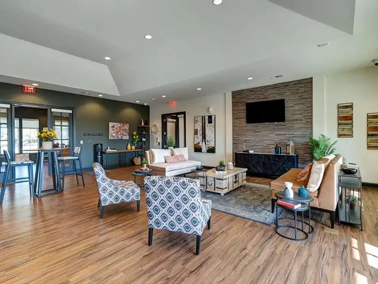 Mesa West Apartment Homes — Photo 15