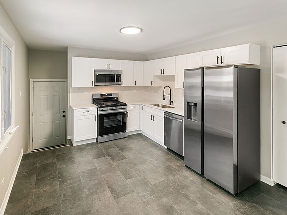 5th image of 214 N Gay Ct