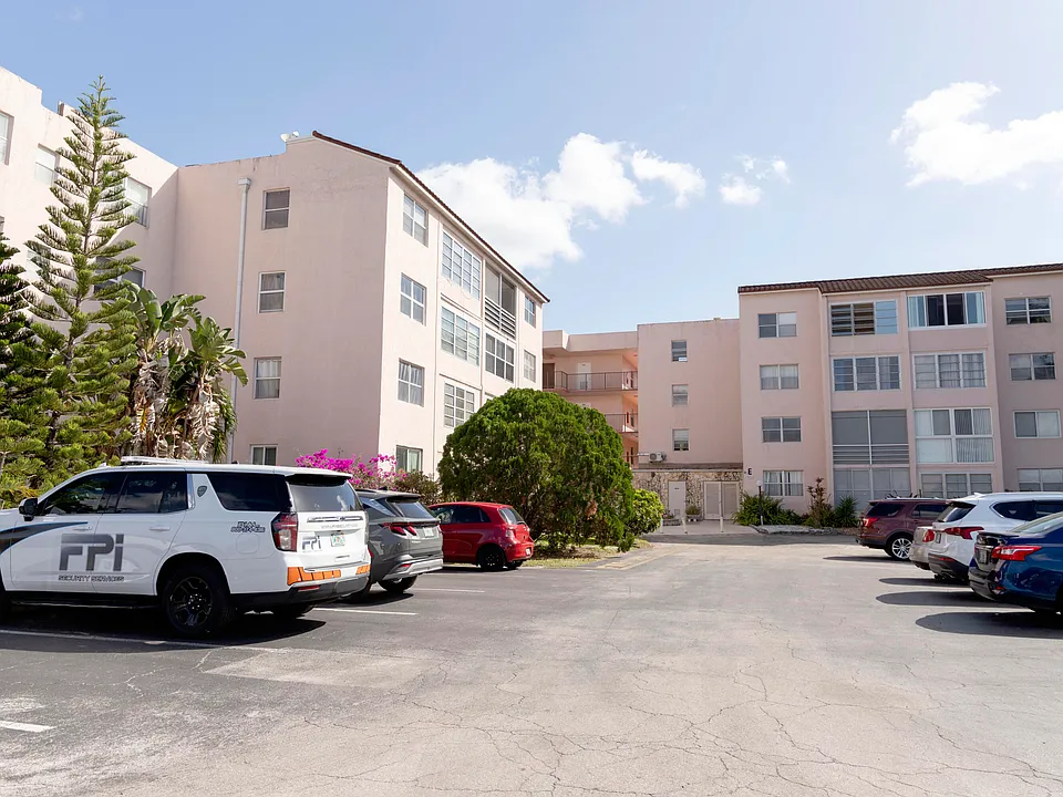 2851 Somerset Dr #116E
