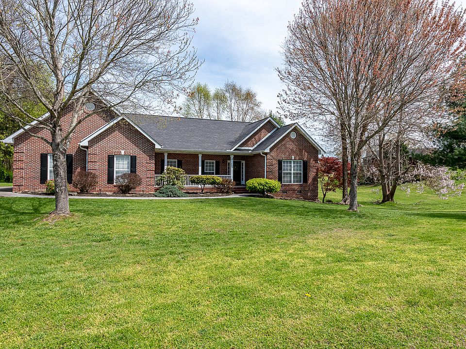 1st image of 563 River Run Dr