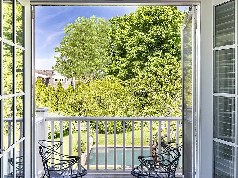 109 Franklin Ave — Photo 16