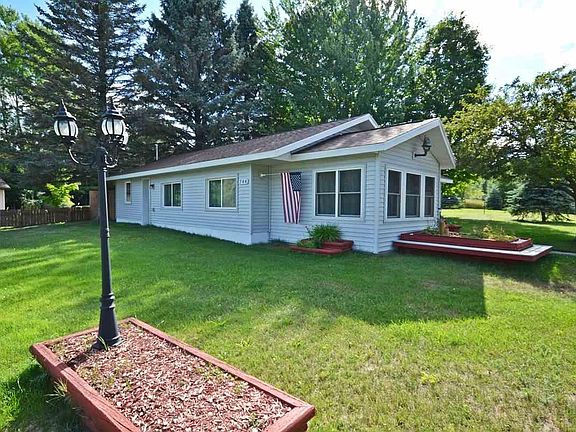 4th image of 744 Hillcrest Dr