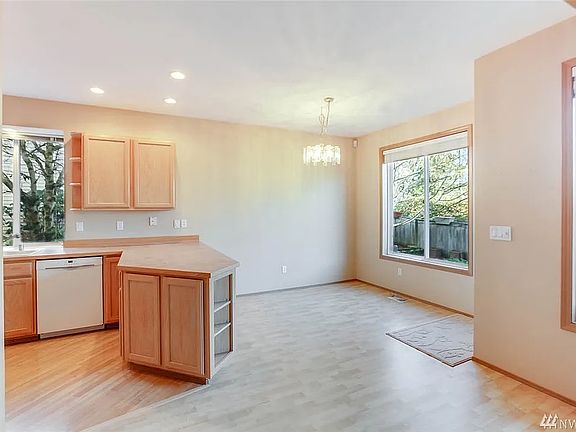 3rd image of 12524 64th Ave E