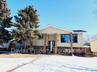 8725 151st St NW, Edmonton, AB T5R1H8