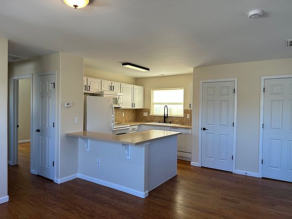 2nd image of 189 Greenhorn Ave #B