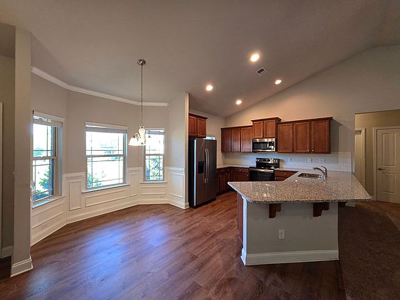 5th image of 396 Angela Ln