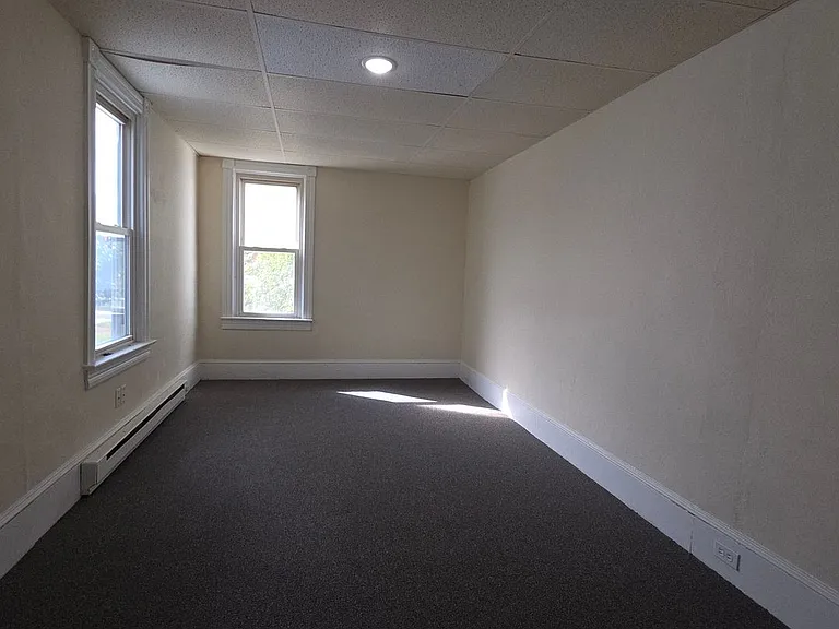 33 Washington St — Photo 20