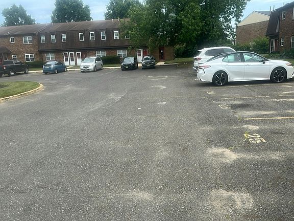 4th image of 825 Henri Ct