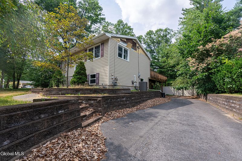 2nd image of 76 Trottingham Court