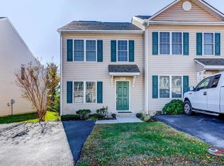 6640 Village Green Dr, Roanoke, VA 24019