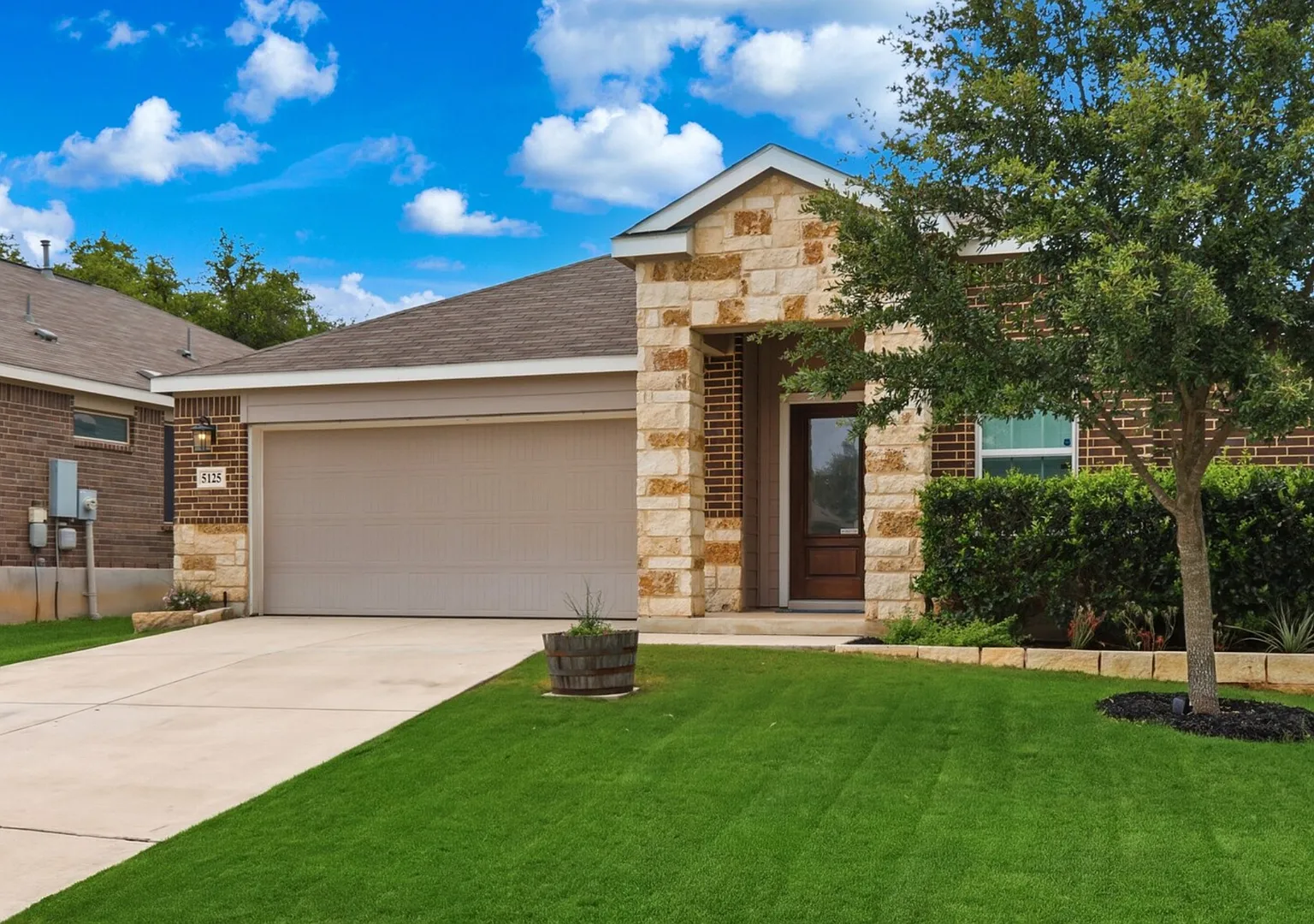Spacious 3-Bedroom Home with Office in Desirable Comal ISD — Photo 2