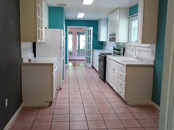 4th image of 912 Echo Ln