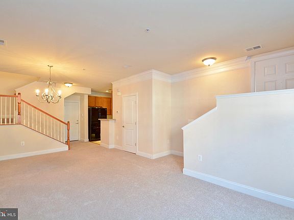 4th image of 15215 Lancashire Dr