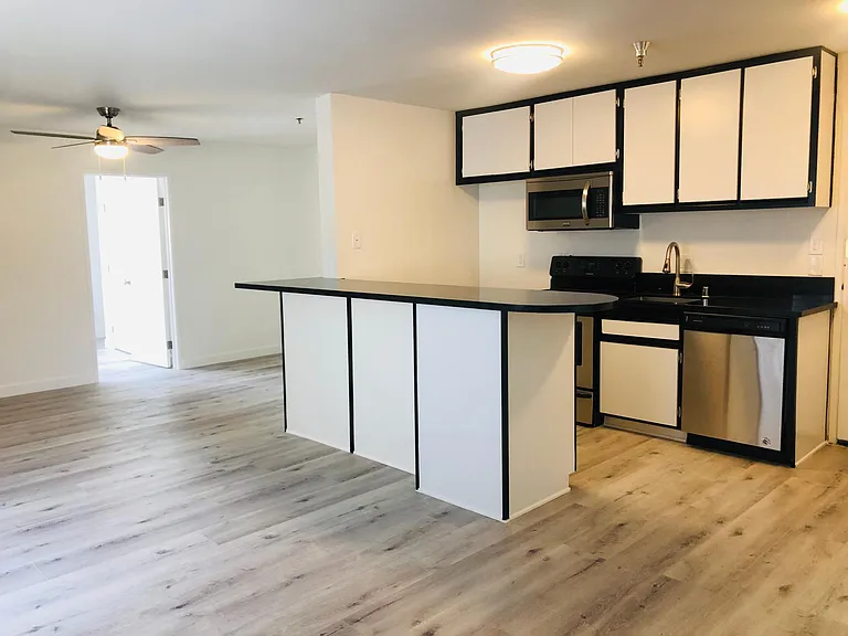 500 S Saint Andrews Pl #101 — Photo 7