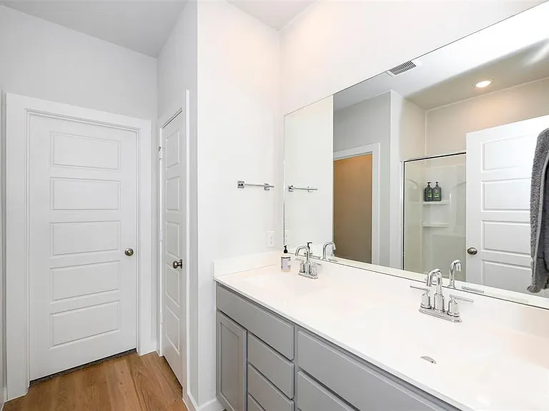 1419 Prynne St — Photo 13