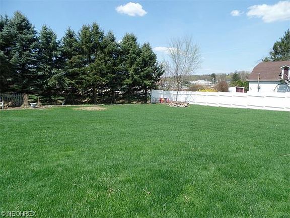 3rd image of 15653 Maple Dr