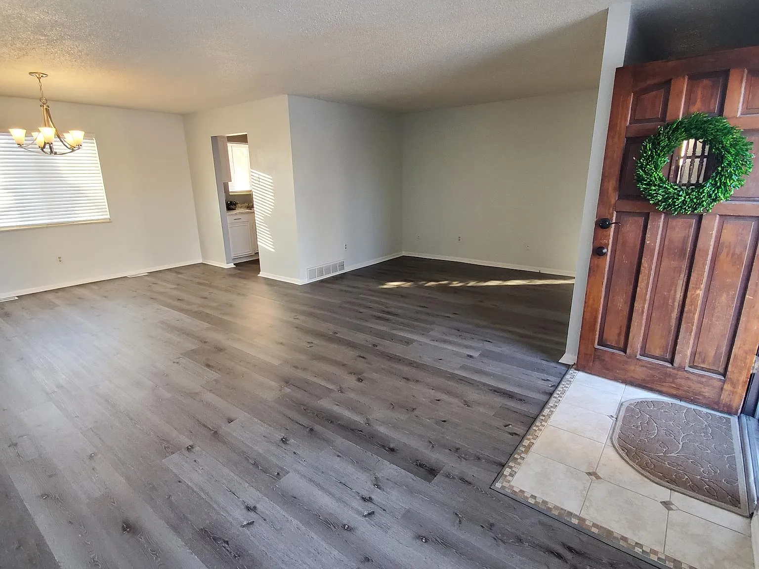 2327 Cheyenne Ave — Photo 4