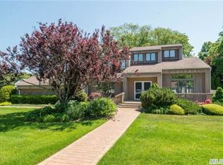 15 Hallock Meadow Dr, Stony Brook, NY 11790