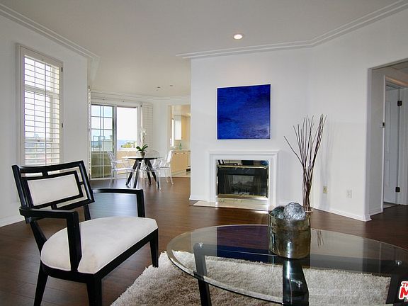 3rd image of 2349 S Beverly Glen Blvd Unit 401