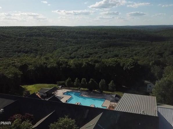 282 Saunders Dr, Bushkill, PA 18324