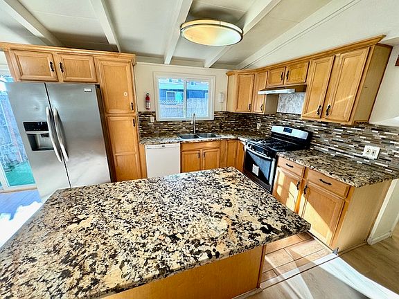 3rd image of 27813 Biscayne Ave