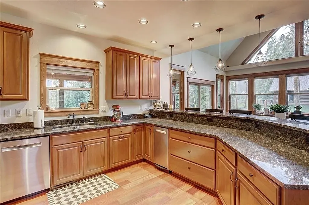 3 bed, 3182 sqft, $9,250 — Photo 3