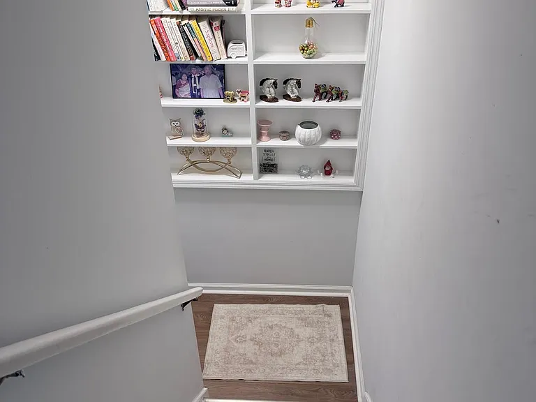 135 Marion Dr — Photo 13