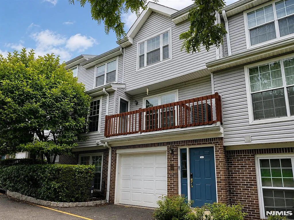 2 bed, 2.5 bath, 1364 sqft, $3,750 — Photo 2