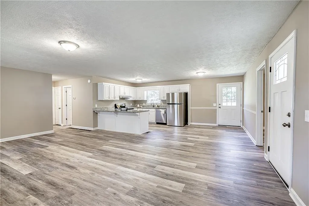 3 bed, 2.0 bath, 1416 sqft, $1,700 — Photo 4