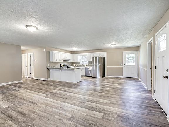 4th image of 130 Glory Ln