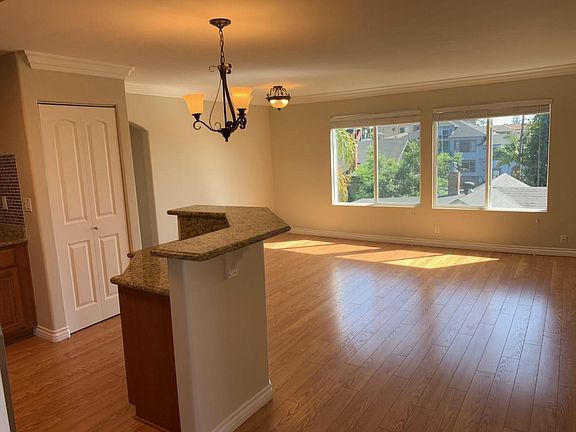 4th image of 1233 22nd St Unit 13