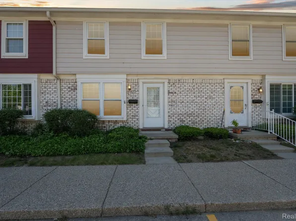 2894 W Seaton Circuit, Warren, MI 48091