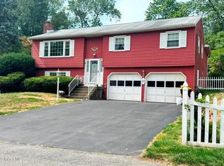 20 Skyline Dr, Latham, NY 12110