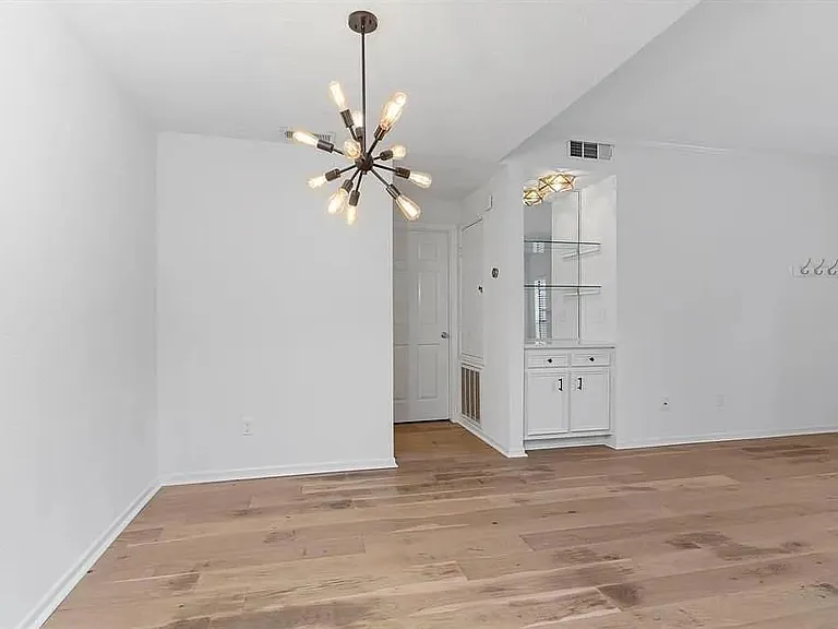 1100 Augusta Dr #3 — Photo 9
