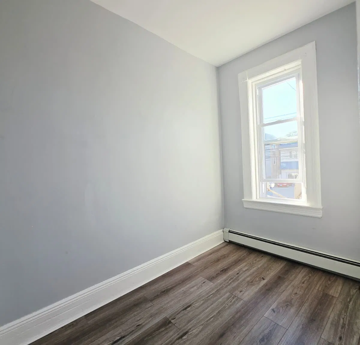 3 bed, 1000 sqft, $2,350 — Photo 2