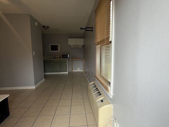 3rd image of 1801 Heinrich St Unit 10A