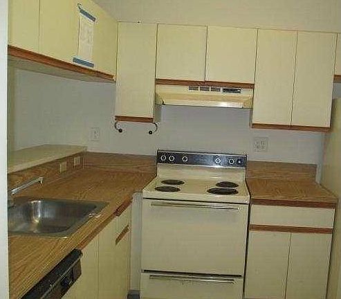 4th image of 9974 Nob Hill Ln