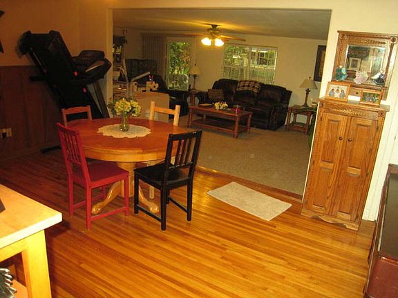 4th image of 217 Redwood St