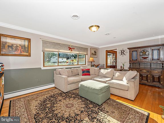 2nd image of 3995 Sugarloaf Ct