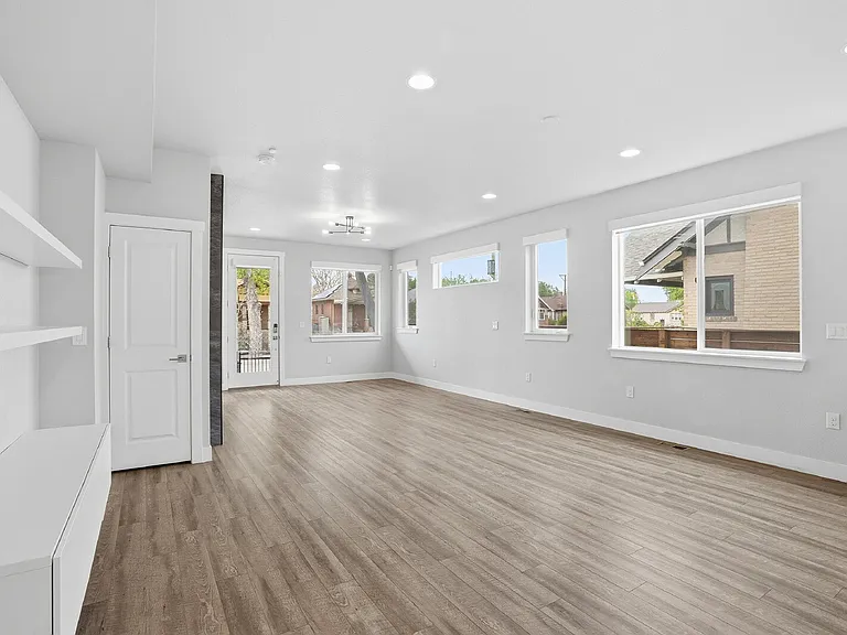 1518 N Newton St — Photo 10
