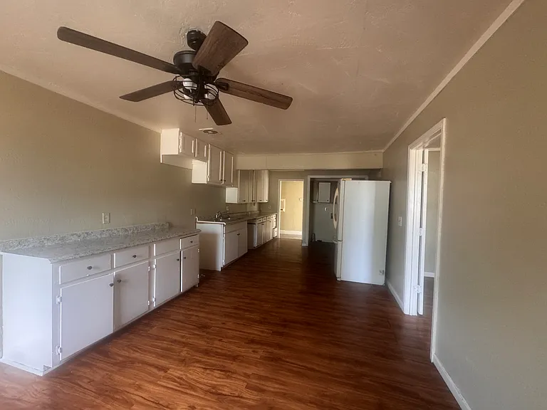 1901 Cedar St — Photo 10