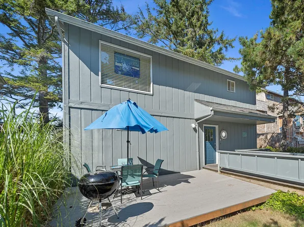 1271 SW 62nd St, Lincoln City, OR 97367