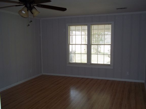 4th image of 829 Martha St