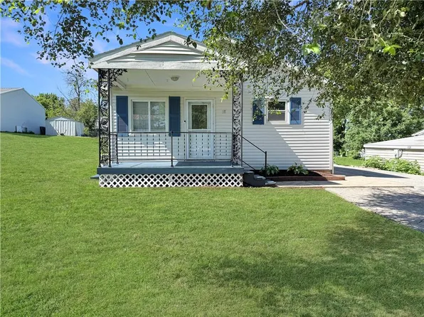 18 E 27th St, Higginsville, MO 64037