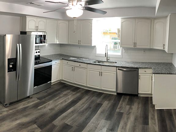 3rd image of 415 Lake Park Ave