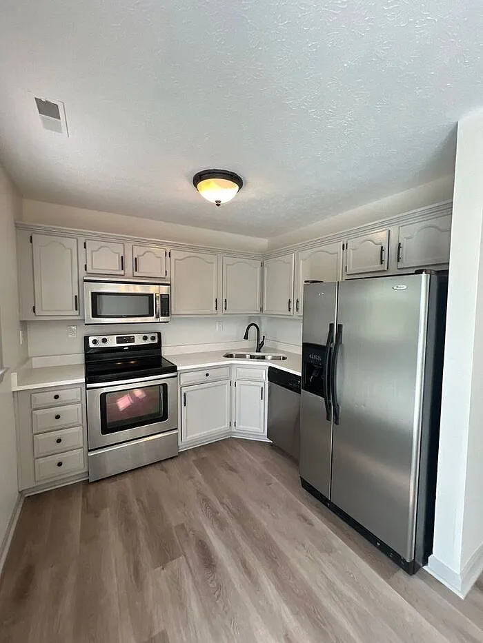 2 bed, 2.0 bath, 981 sqft, $1,945 — Photo 4