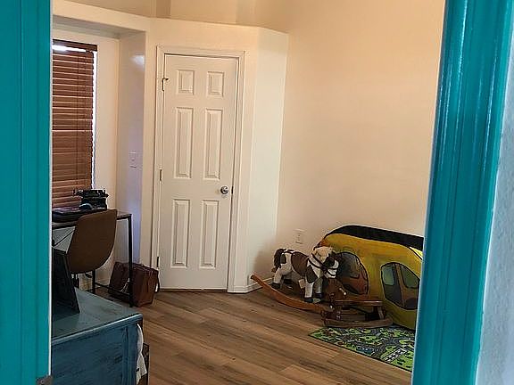 2nd image of 400 E Picacho Ave #A
