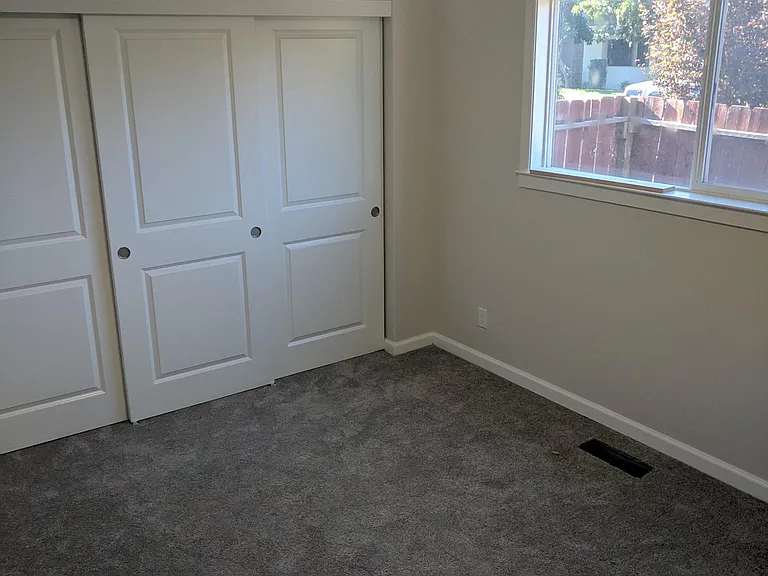 1925 Hackett Ave #1 — Photo 9