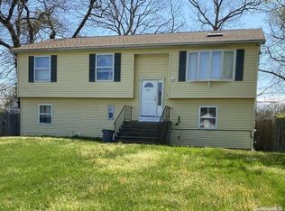 78 Commonwealth Dr, Wyandanch, NY 11798