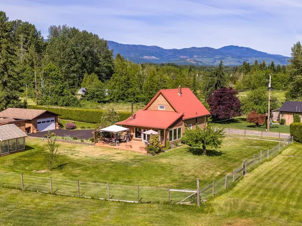 2924 Baird Rd, Courtenay, BC V9N 9N6